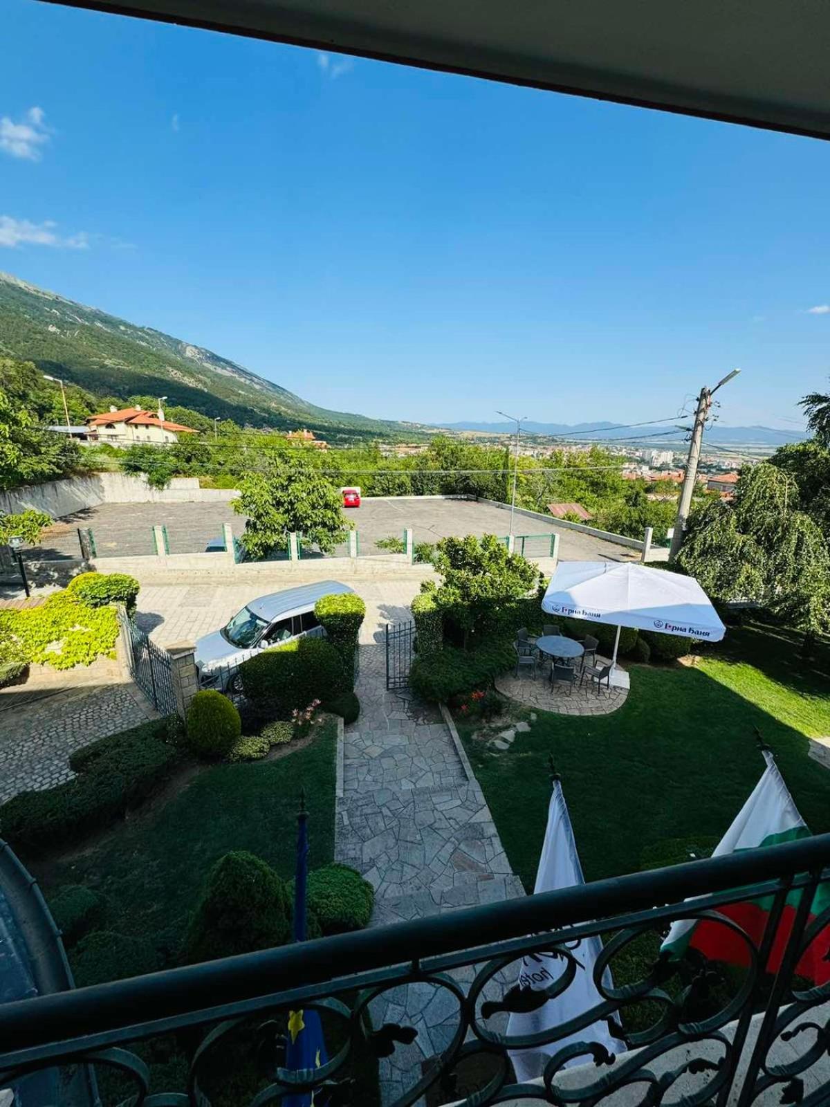 Hotel-Restaurant Almond Karlovo Exterior photo