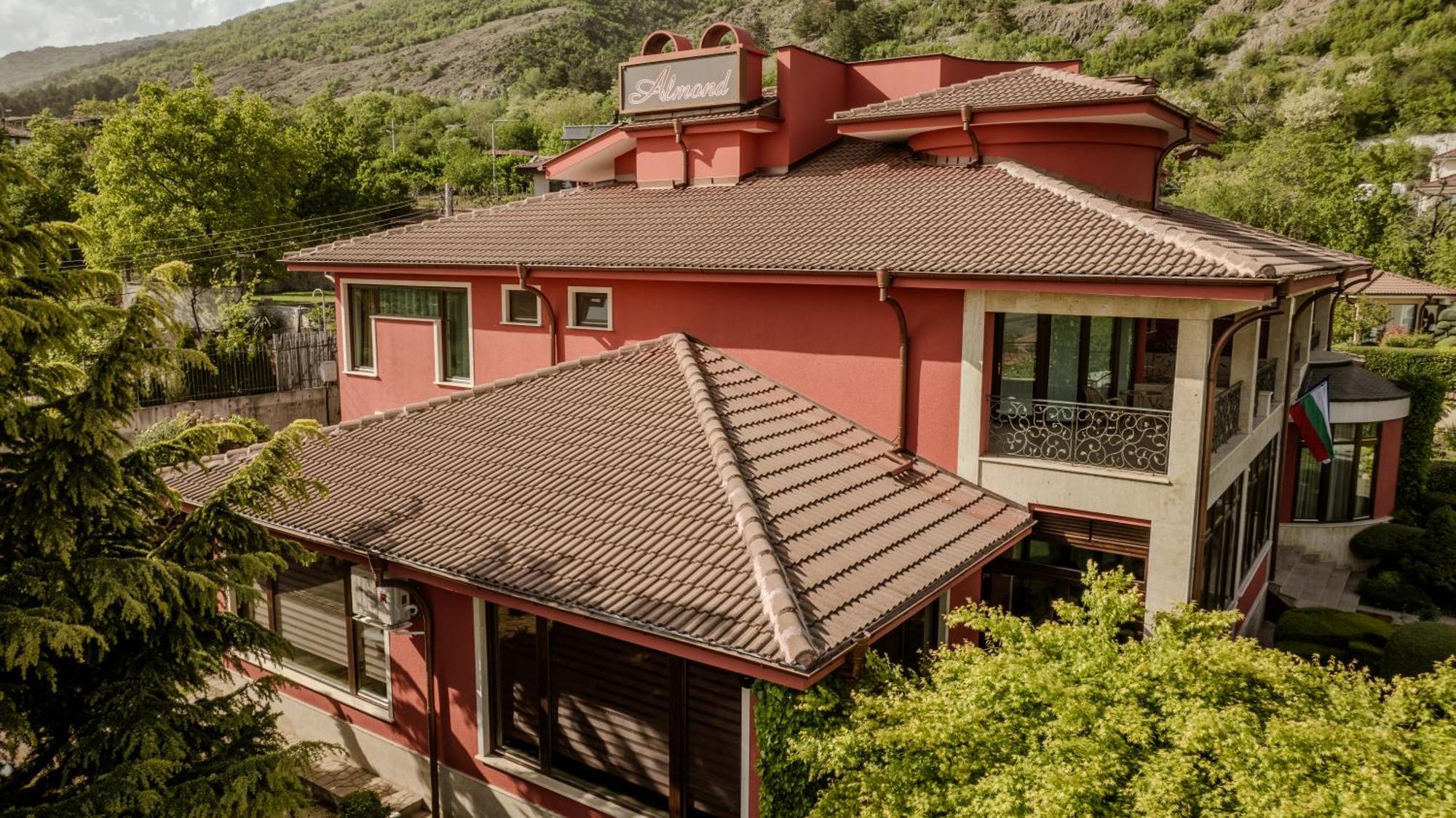Hotel-Restaurant Almond Karlovo Exterior photo
