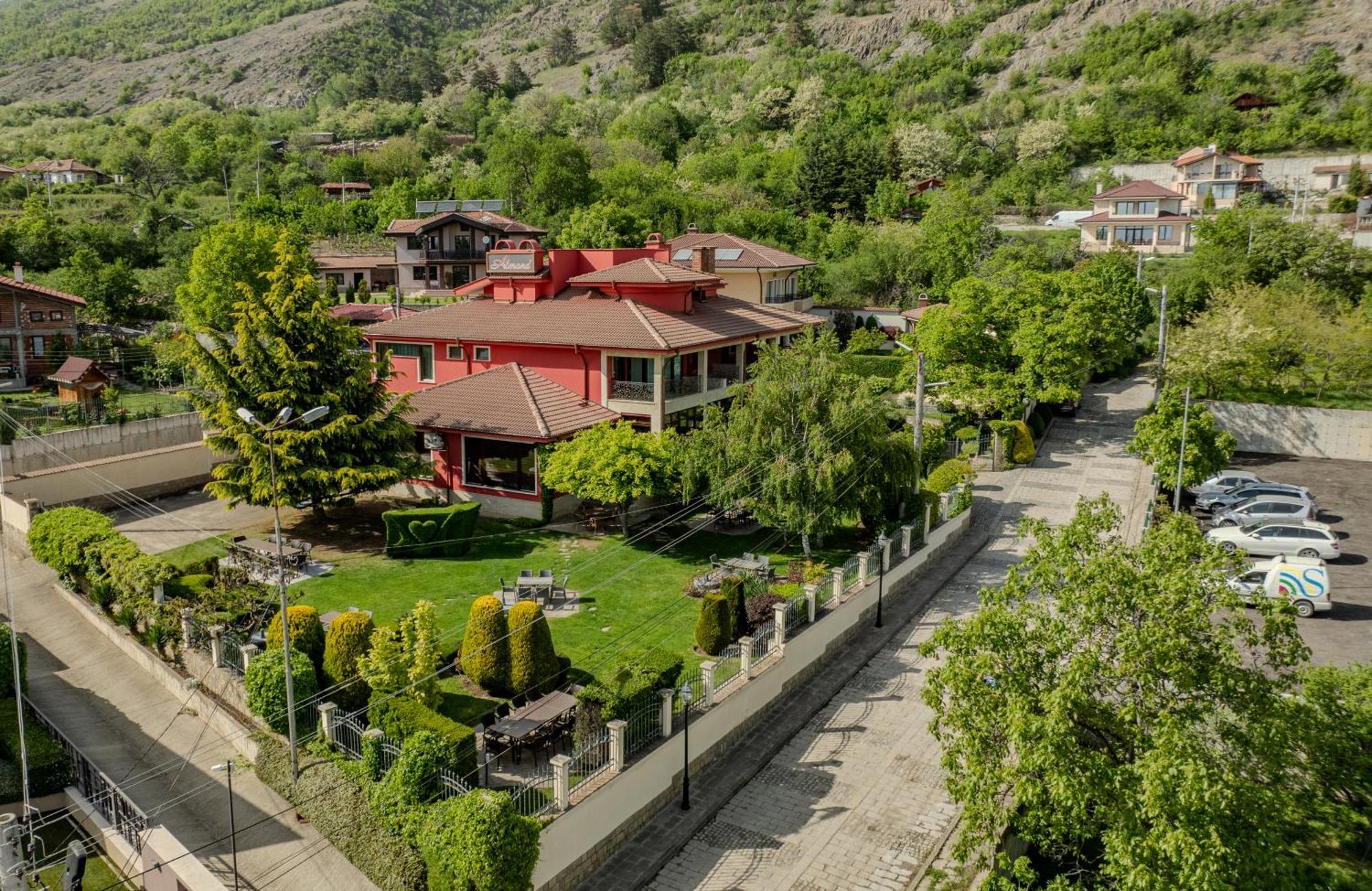 Hotel-Restaurant Almond Karlovo Exterior photo