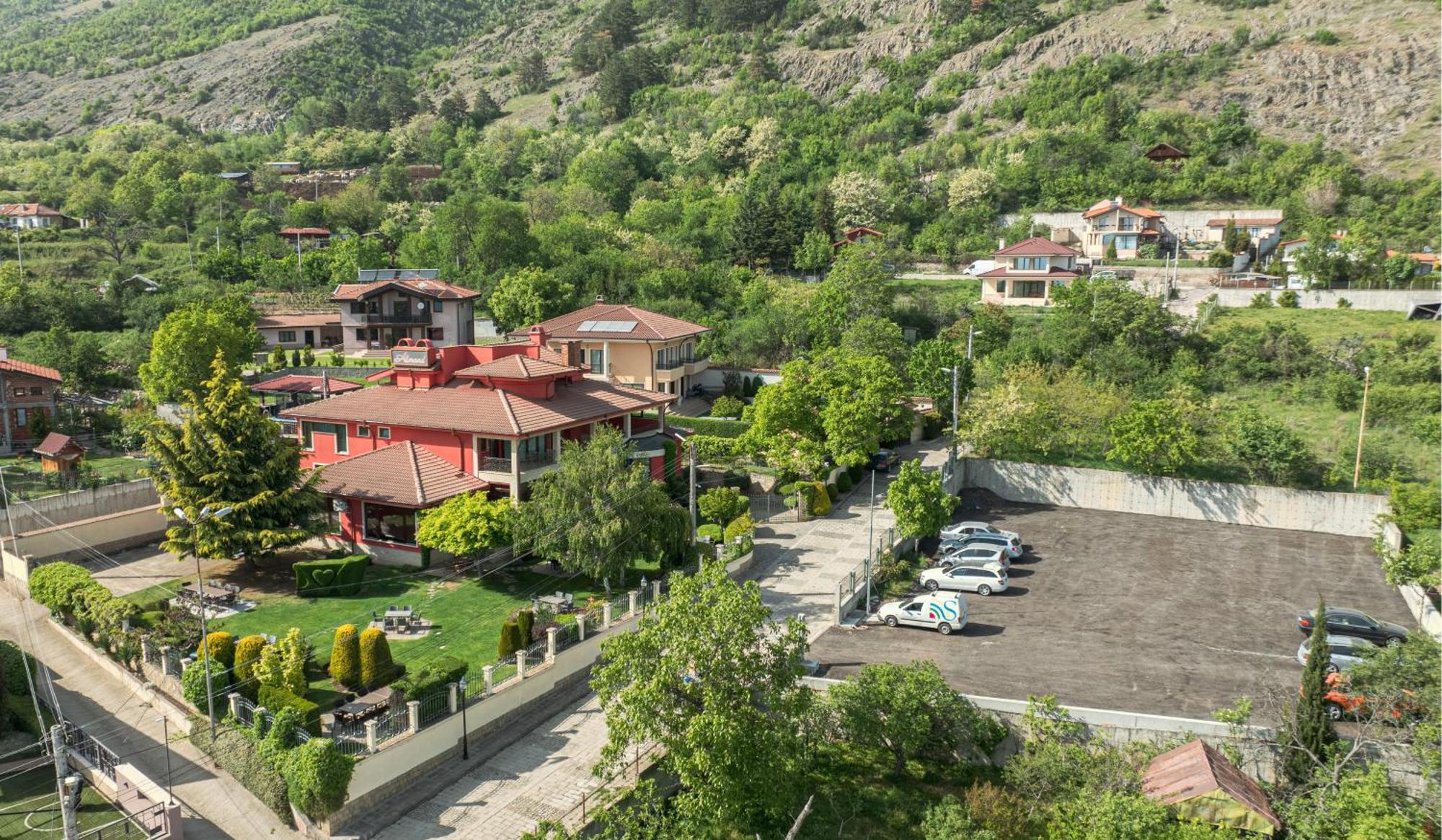 Hotel-Restaurant Almond Karlovo Exterior photo